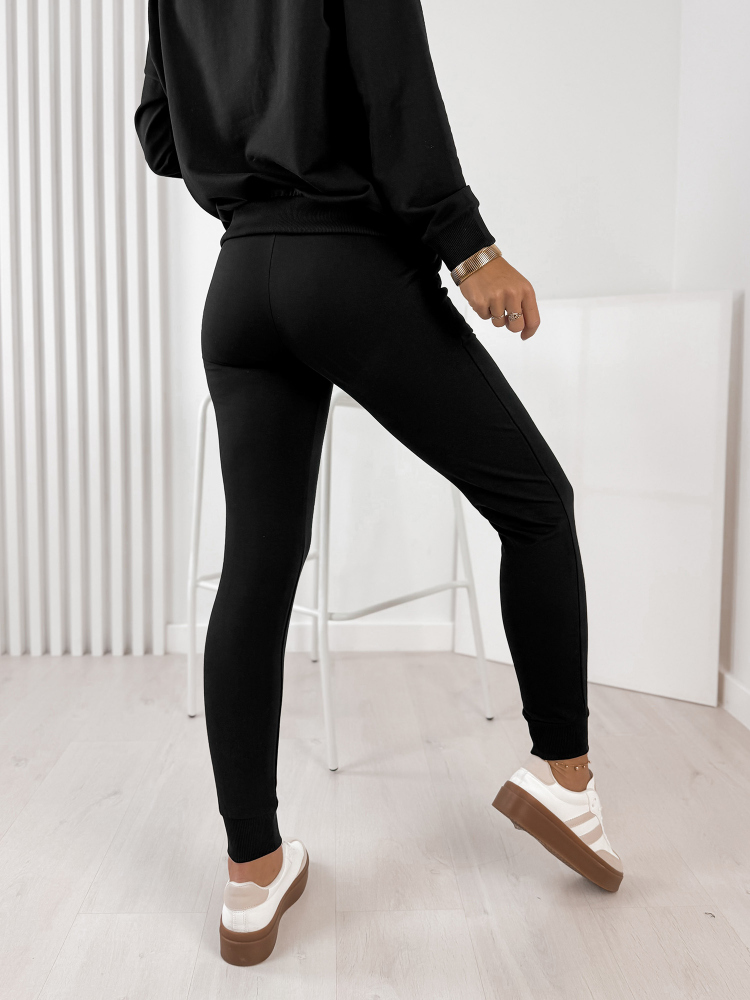 KOMPLEKTS TAMINA MELNS