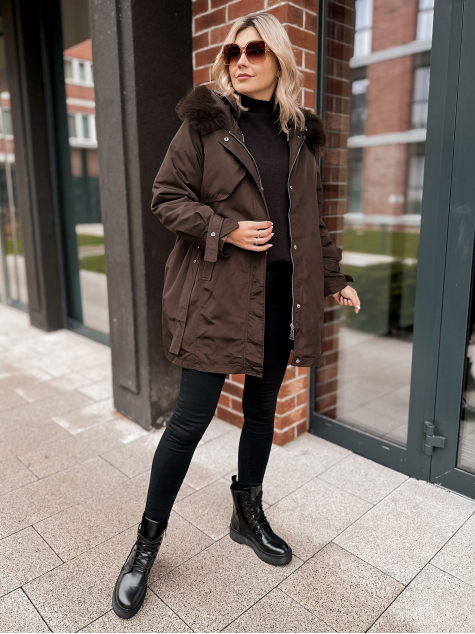 JAKA AR ETTIE ODERĒJUMU BRŪNA